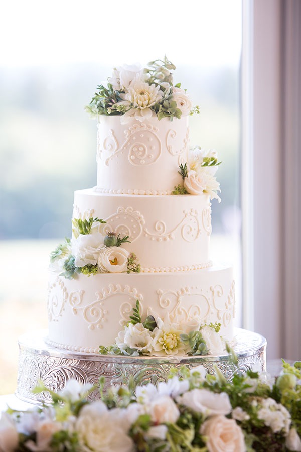 A Slice of Royalty: British Wedding Cakes