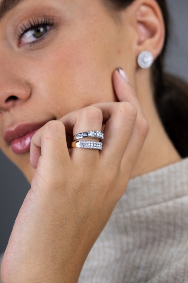 How to Choose an Engagement Ring on a Budget