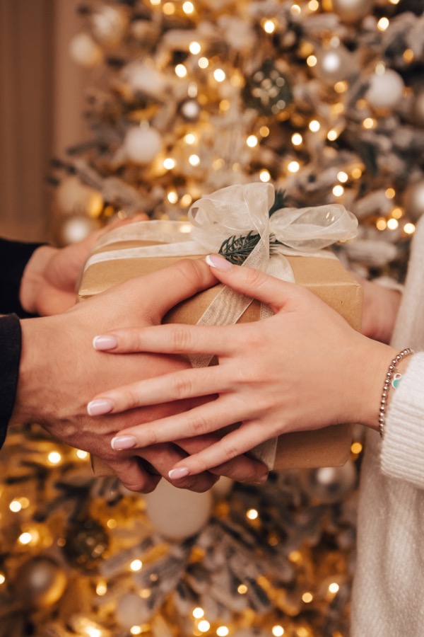 7 Festive Gift Ideas for Couples this Christmas!